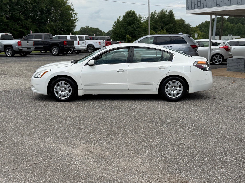 2010 Nissan Altima Image 2