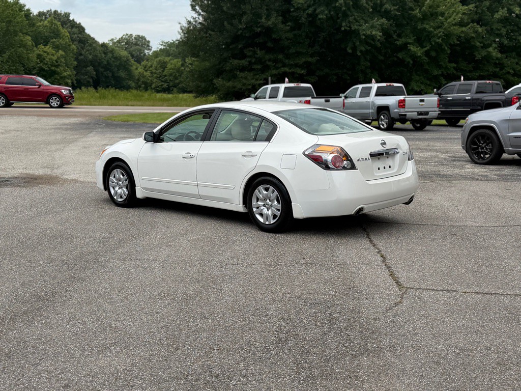 2010 Nissan Altima Image 3