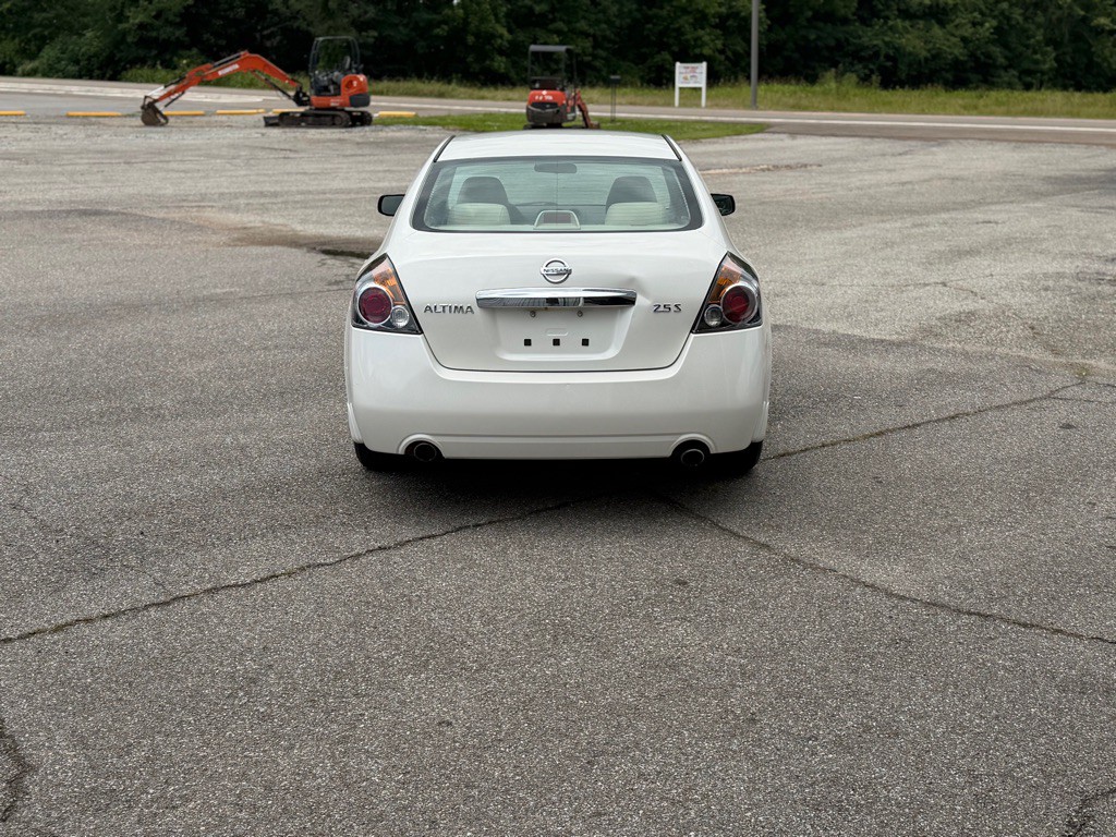 2010 Nissan Altima Image 4