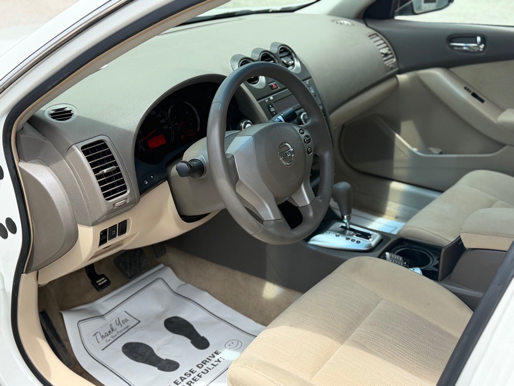 2010 Nissan Altima Image 10