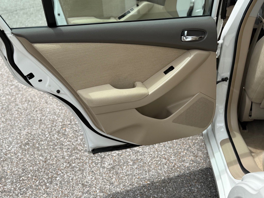 2010 Nissan Altima Image 12