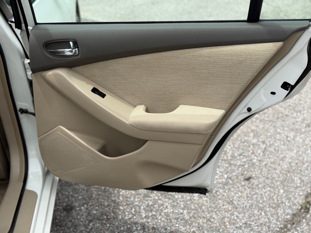 2010 Nissan Altima Image 14