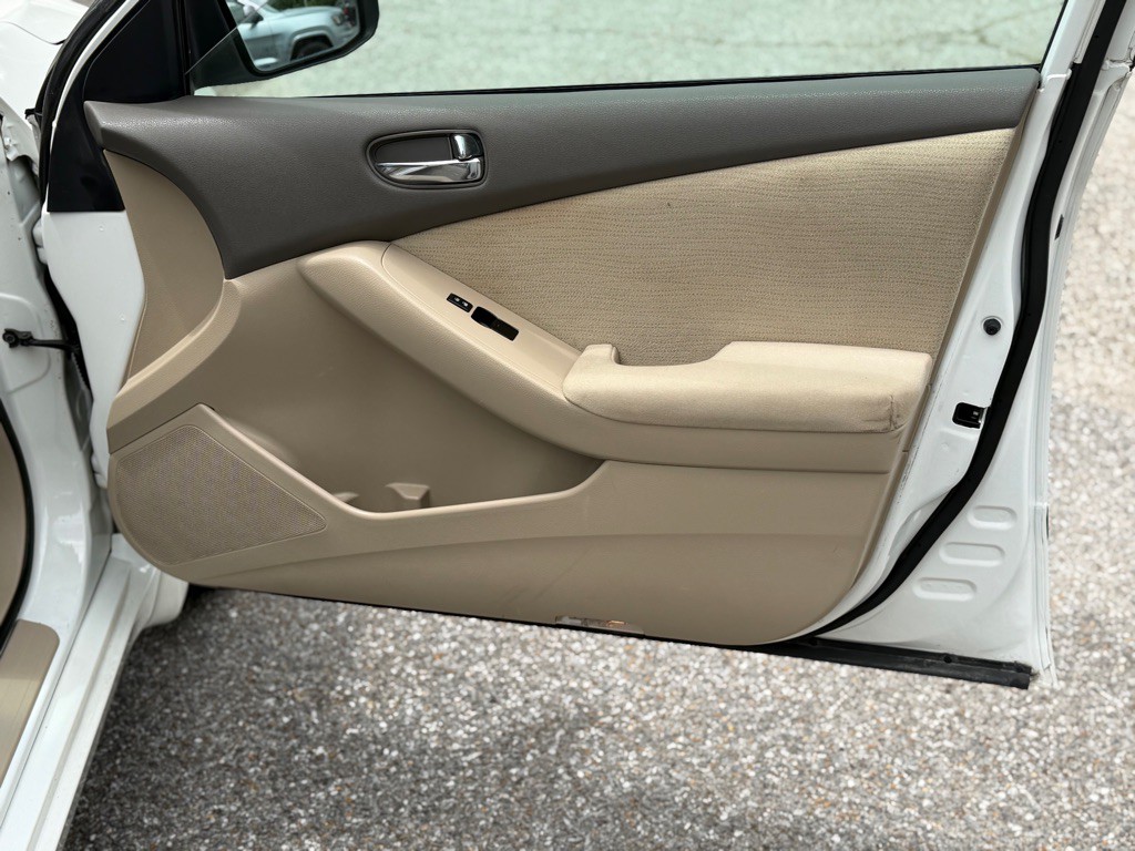 2010 Nissan Altima Image 15
