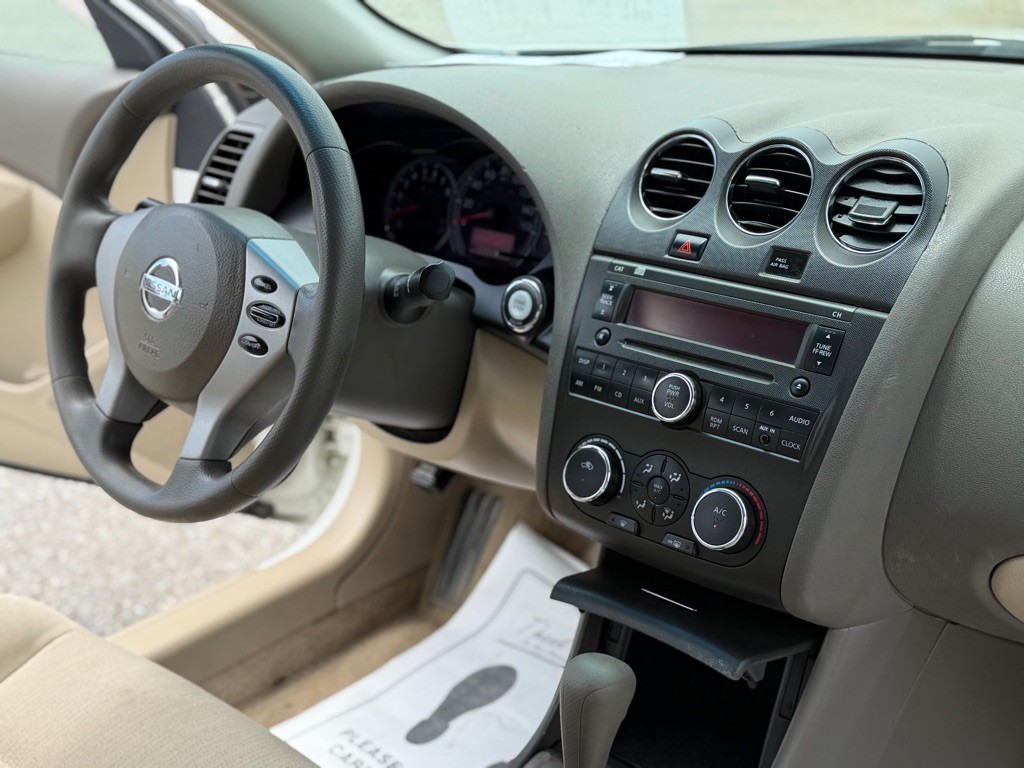 2010 Nissan Altima Image 17