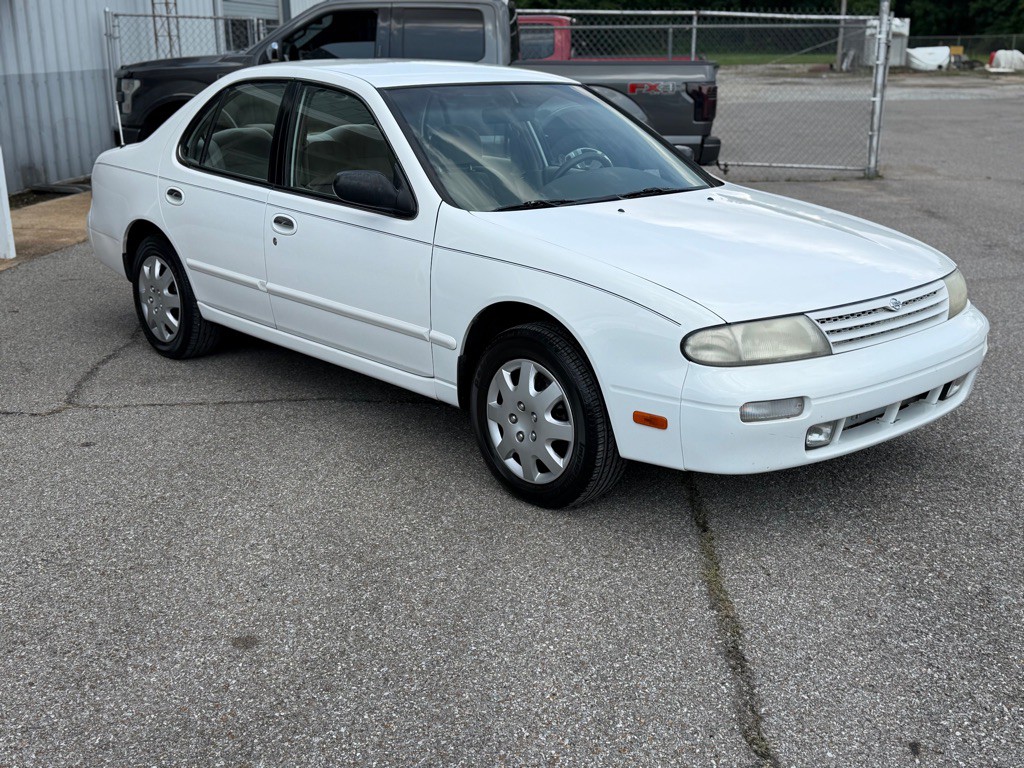 1995 Nissan Altima Image 2