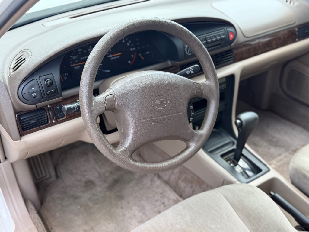 1995 Nissan Altima Image 4