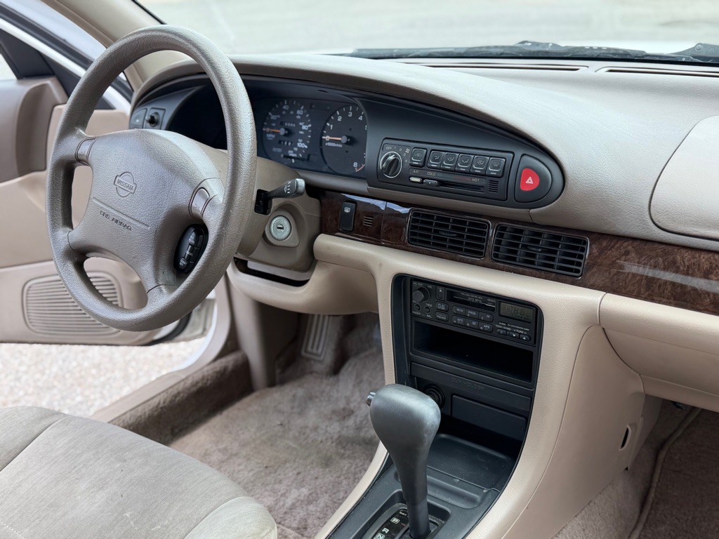 1995 Nissan Altima Image 8