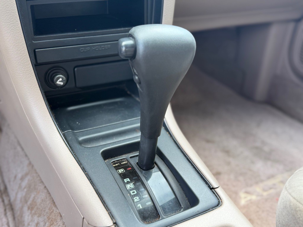 1995 Nissan Altima Image 12
