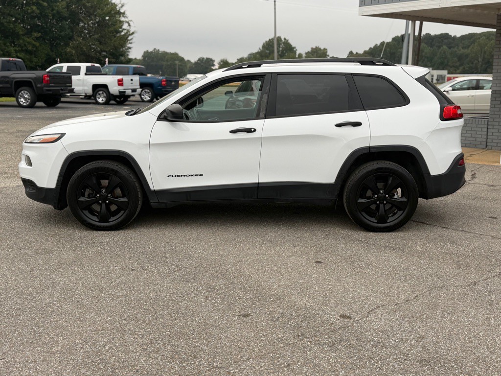 2017 Jeep Cherokee Image 2