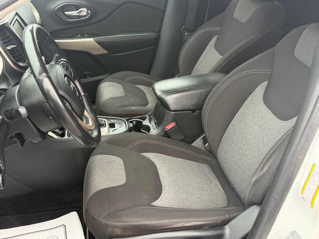 2017 Jeep Cherokee Image 11