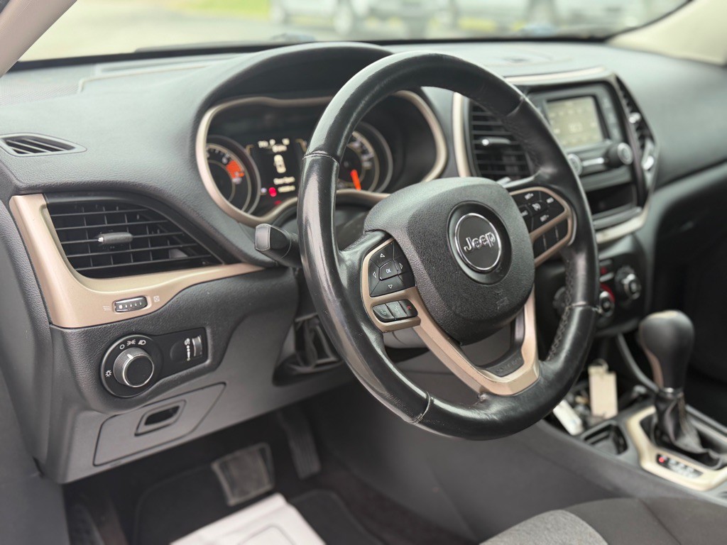 2017 Jeep Cherokee Image 12