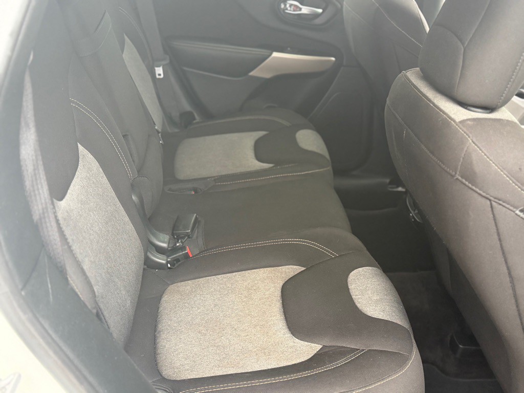 2017 Jeep Cherokee Image 17