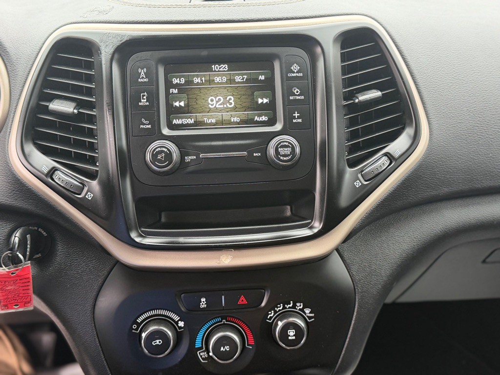 2017 Jeep Cherokee Image 21