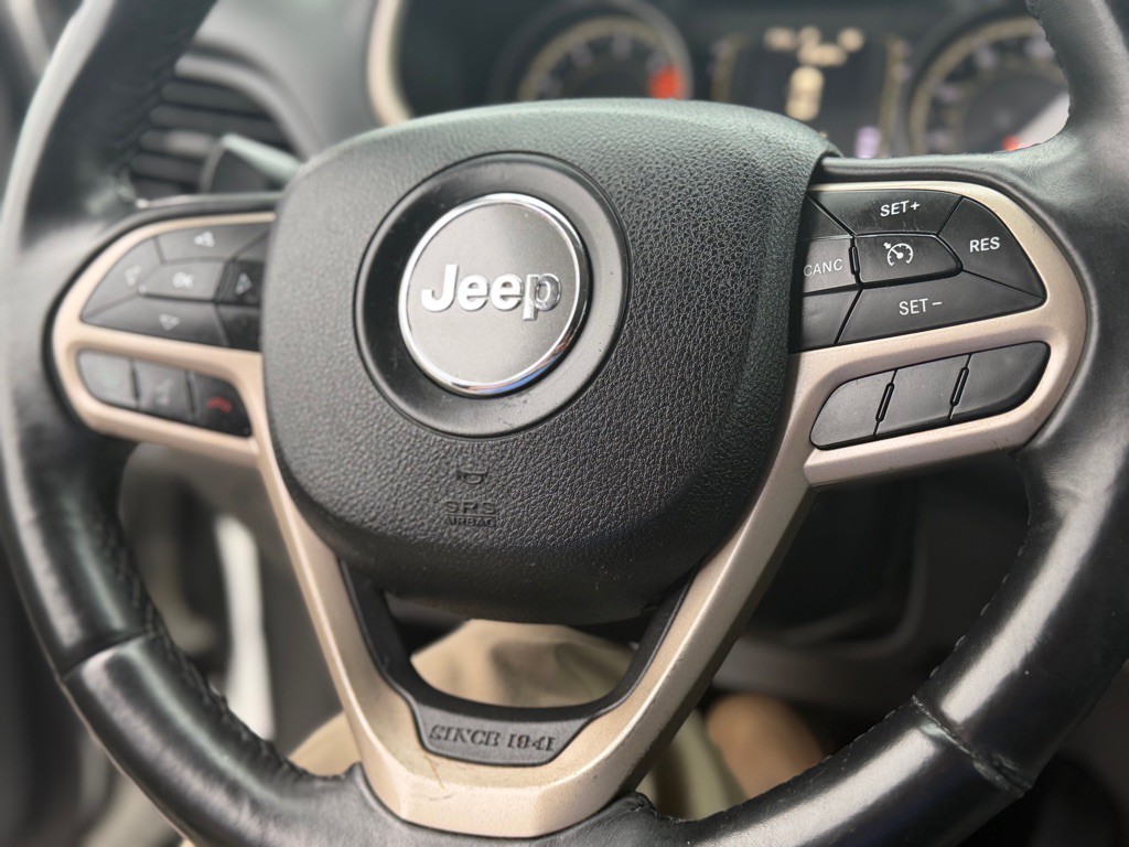 2017 Jeep Cherokee Image 22