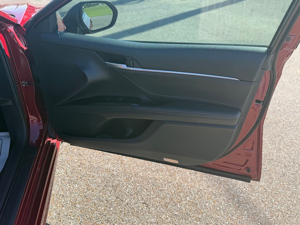 2018 Toyota Camry Image 16