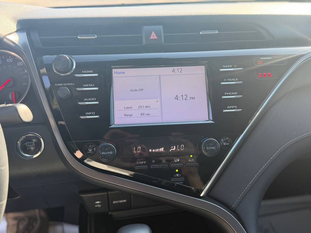 2018 Toyota Camry Image 19
