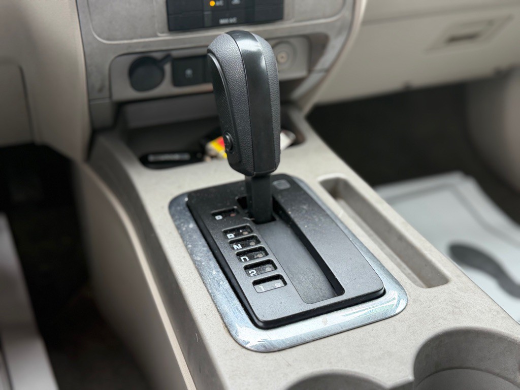 2008 Ford Escape Image 24