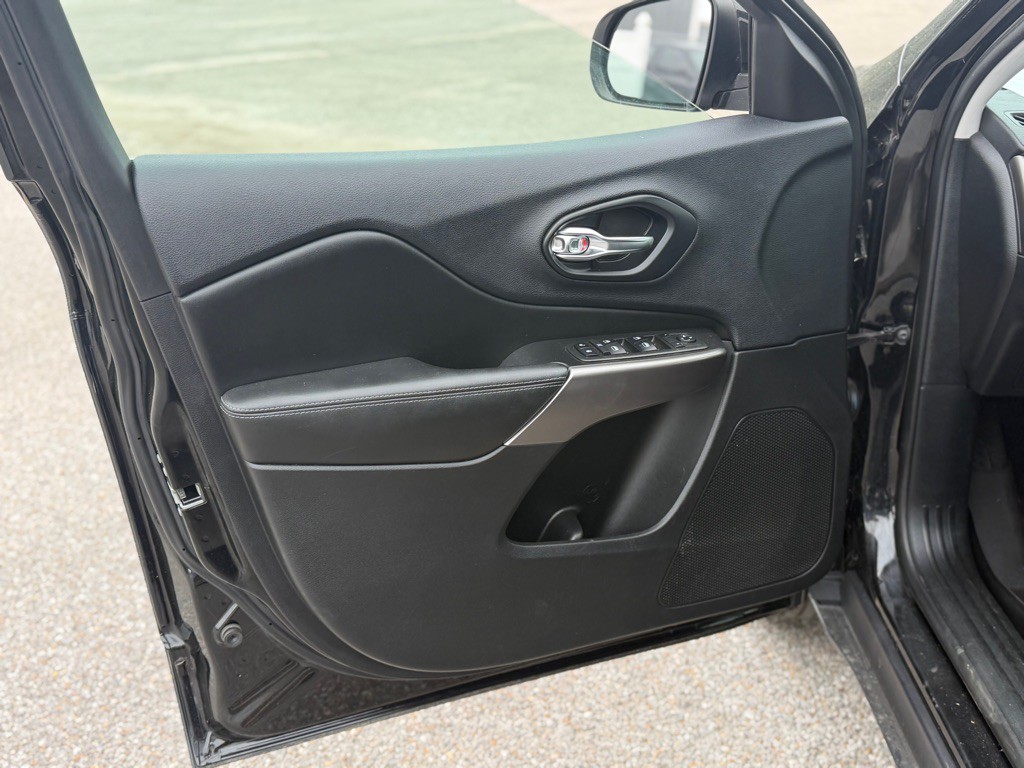 2019 Jeep Cherokee Image 8
