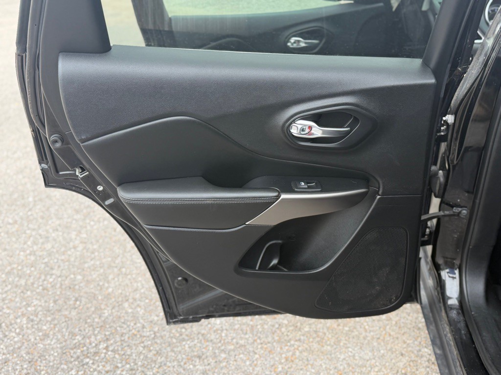 2019 Jeep Cherokee Image 11