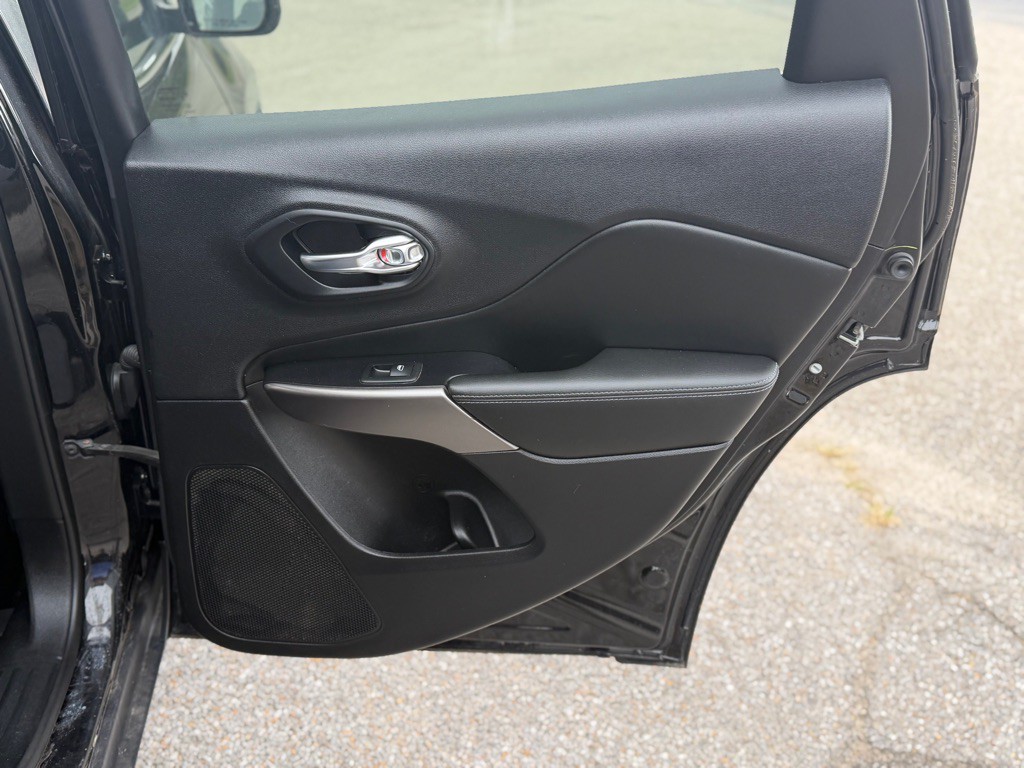 2019 Jeep Cherokee Image 14