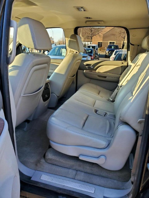 2007 Chevrolet Suburban Image 10