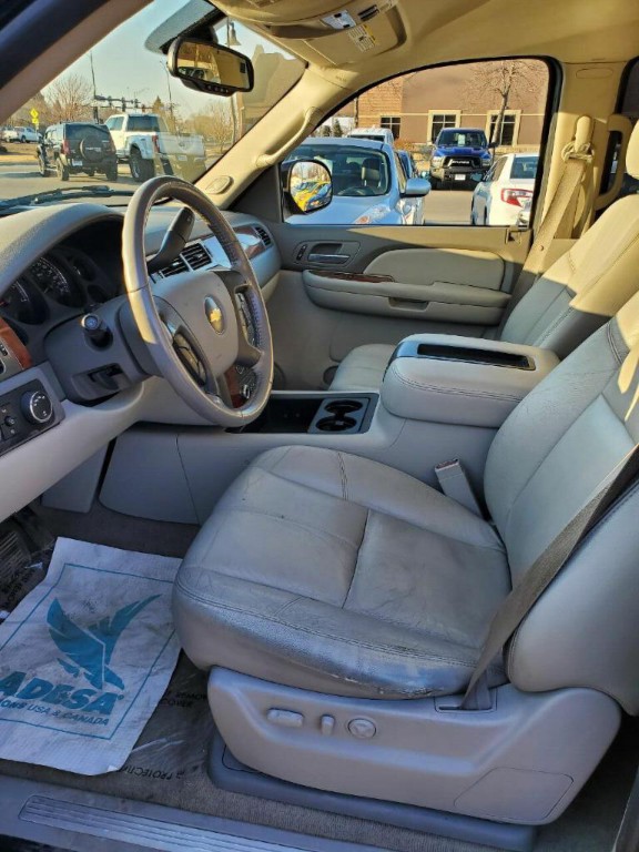 2007 Chevrolet Suburban Image 11
