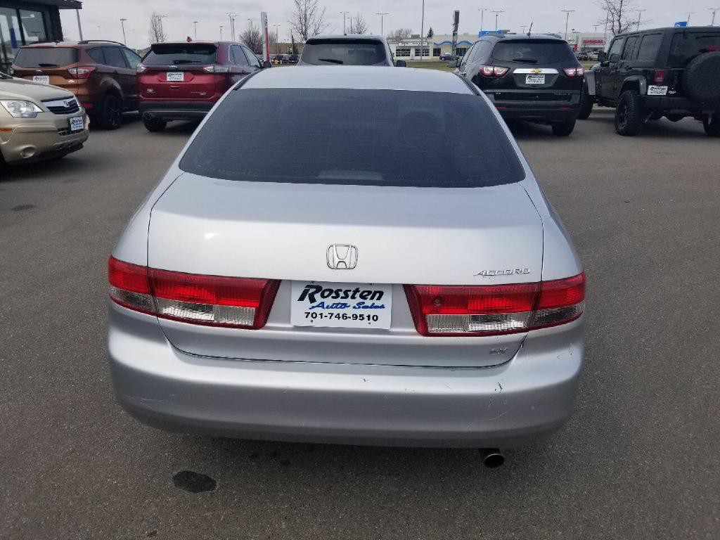 2004 Honda Accord Image 7