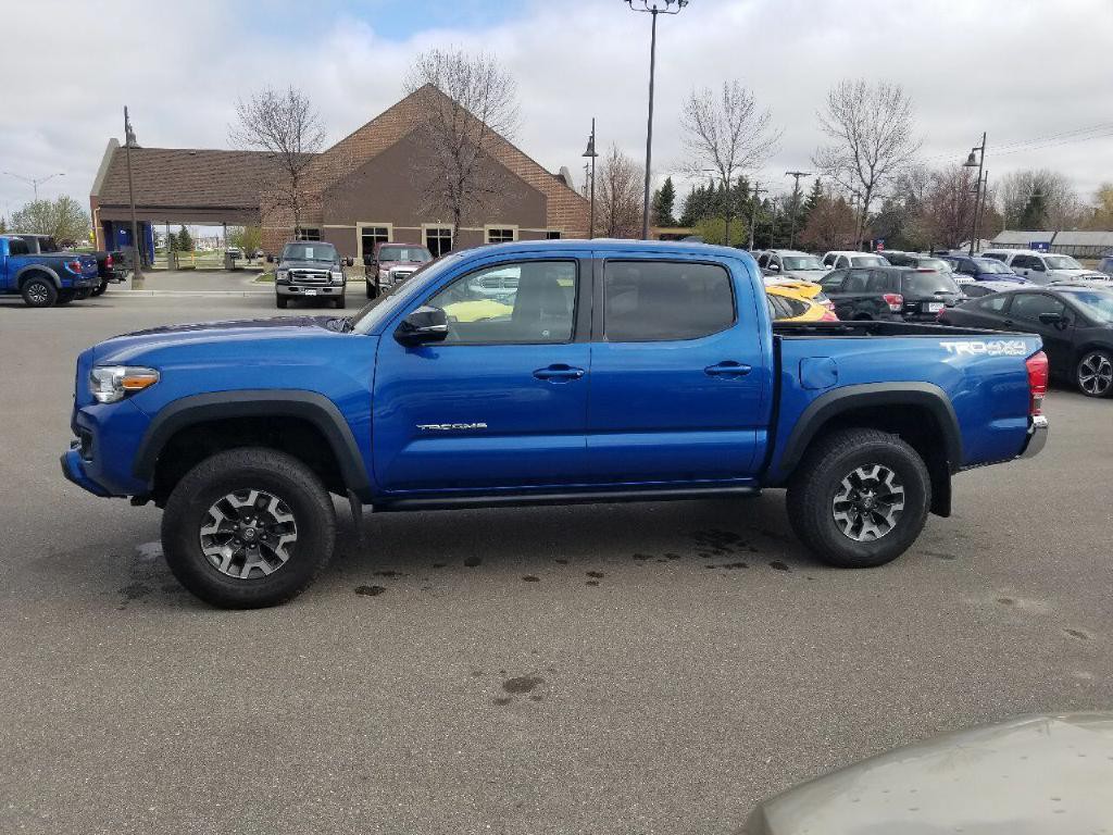 2017 Toyota Tacoma Image 1