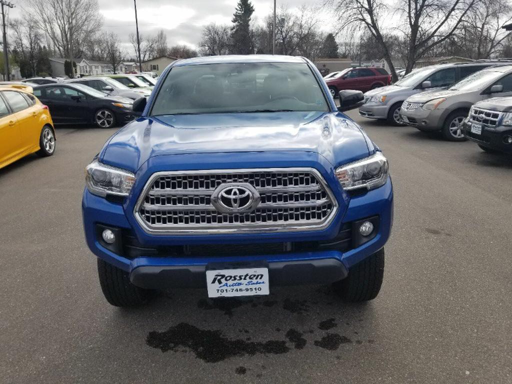 2017 Toyota Tacoma Image 3