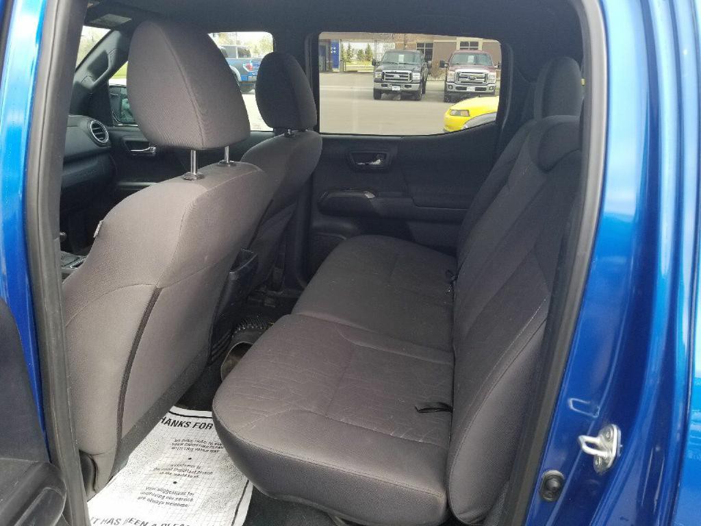 2017 Toyota Tacoma Image 10
