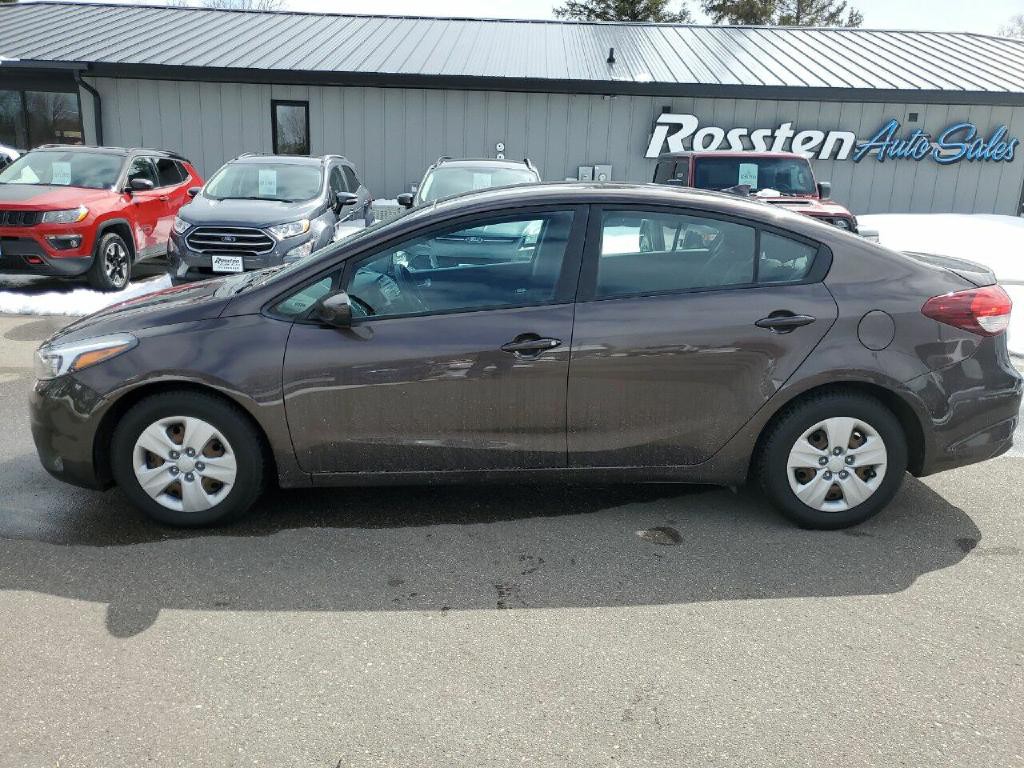 2017 Kia Forte Image 1