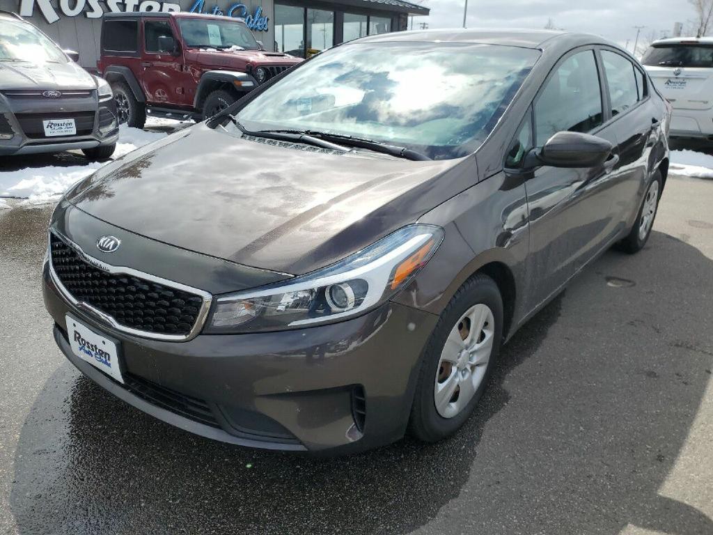 2017 Kia Forte Image 2