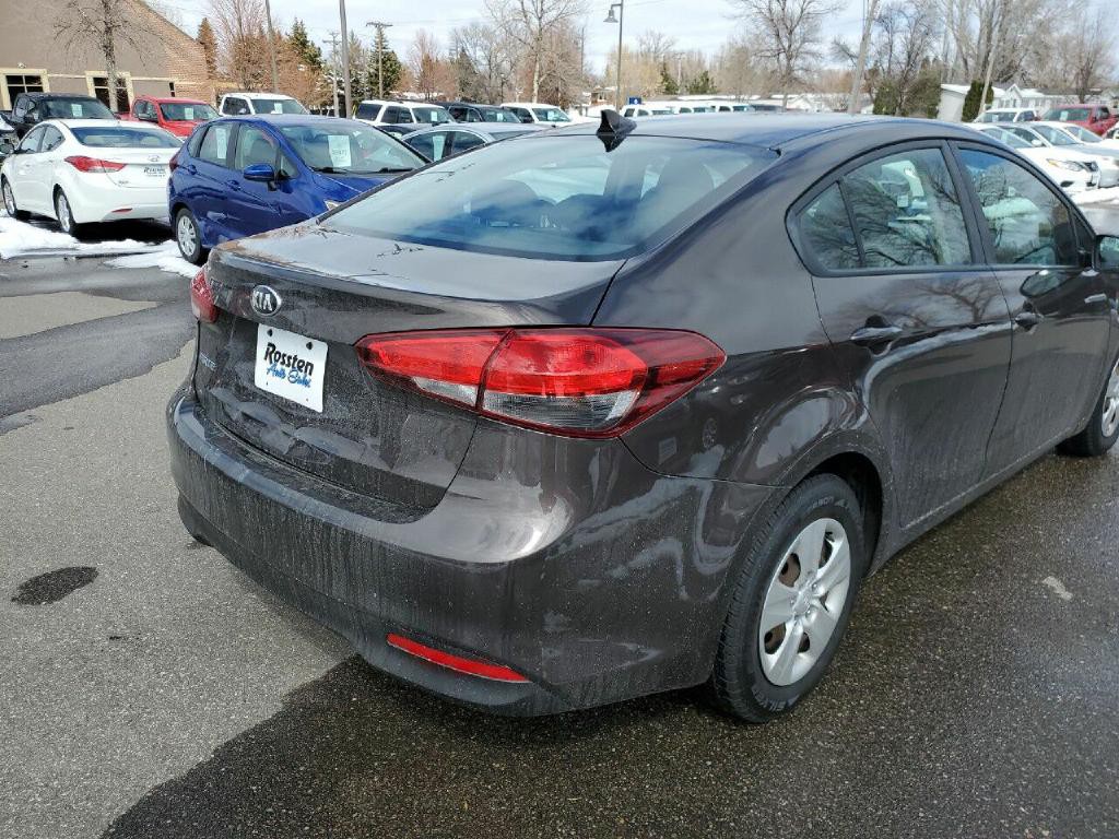2017 Kia Forte Image 4