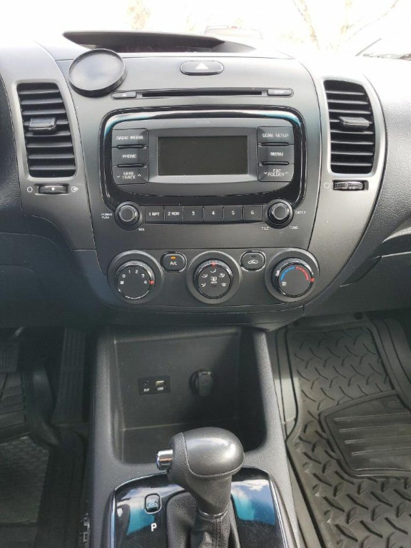 2017 Kia Forte Image 9