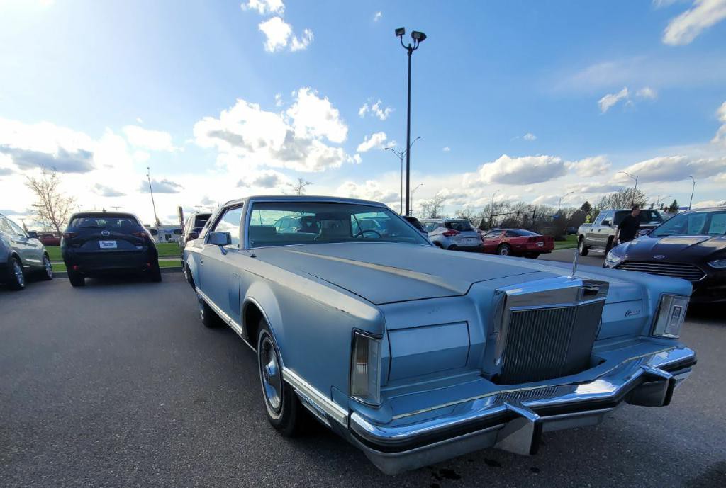 1977 Lincoln Continental Image 4