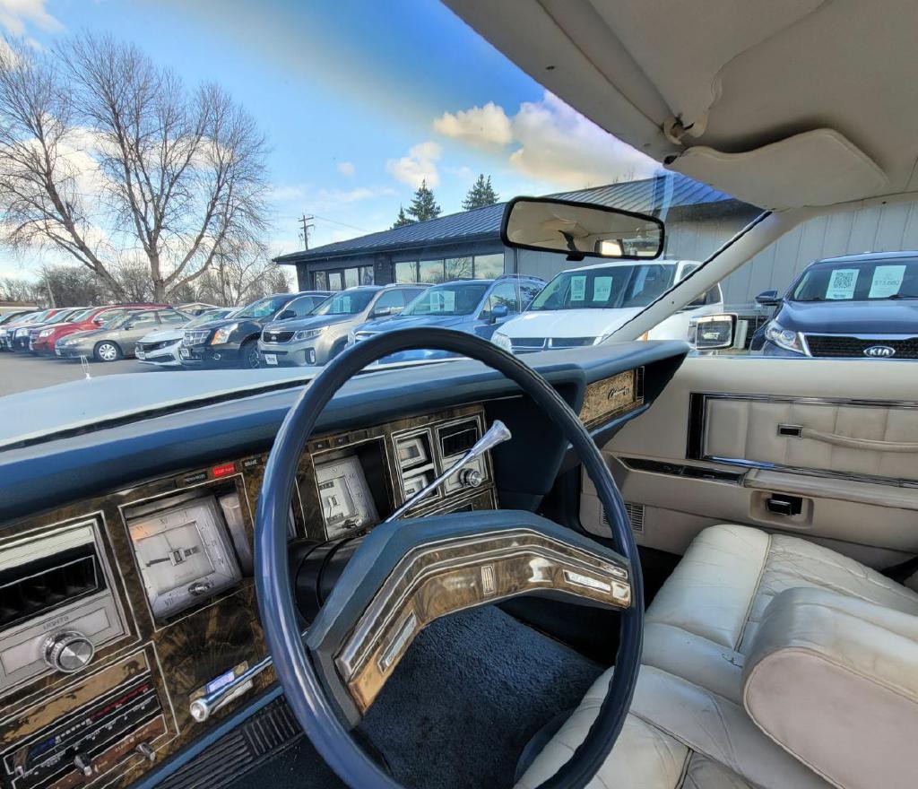 1977 Lincoln Continental Image 9