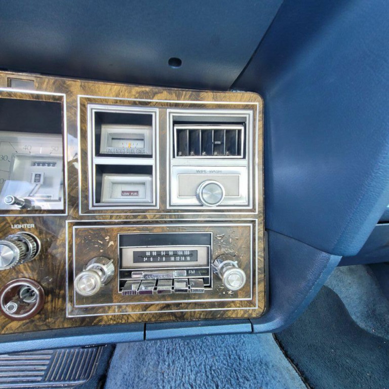 1977 Lincoln Continental Image 10