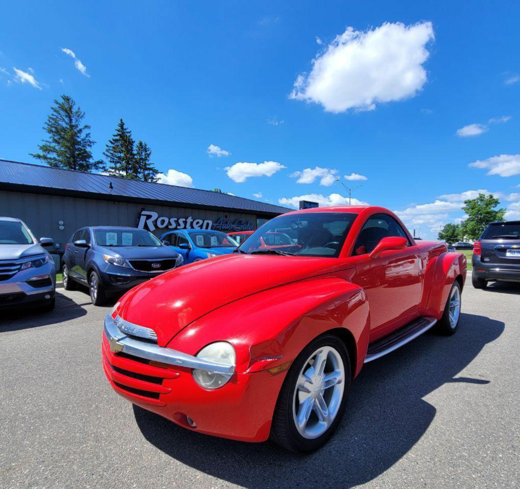 2004 Chevrolet SSR Image 2