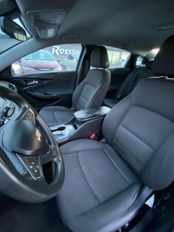 2016 Chevrolet Malibu Image 12