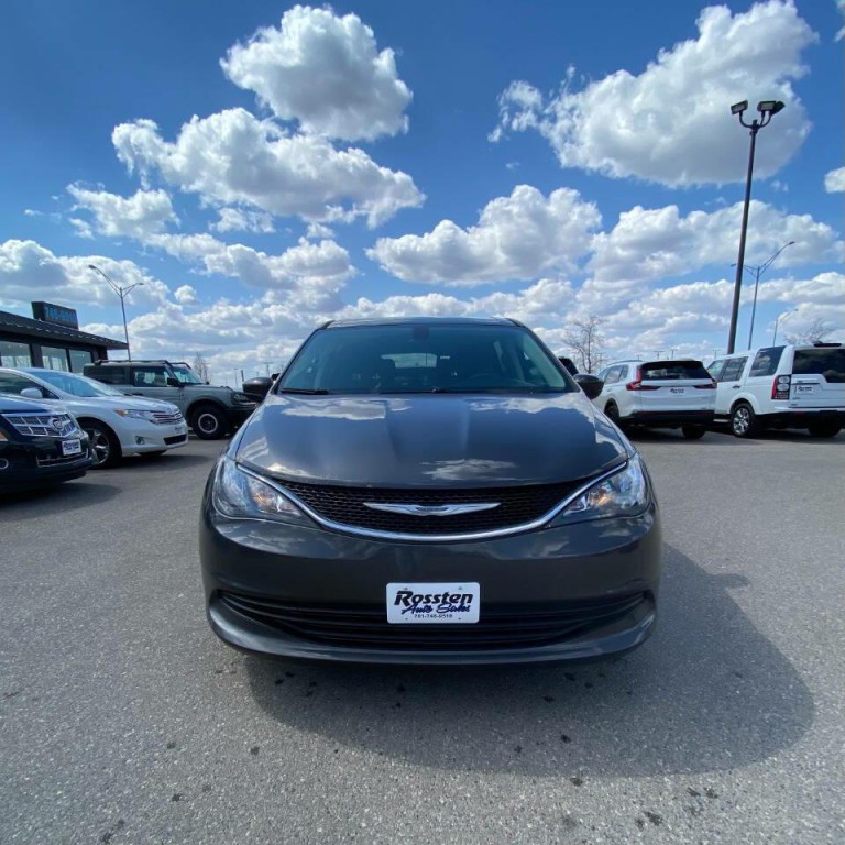 2017 Chrysler Pacifica Image 3
