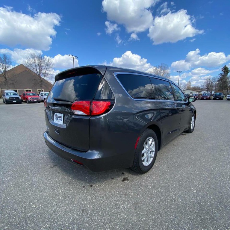 2017 Chrysler Pacifica Image 6