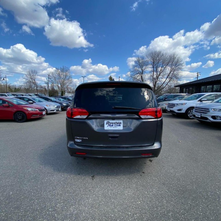 2017 Chrysler Pacifica Image 7