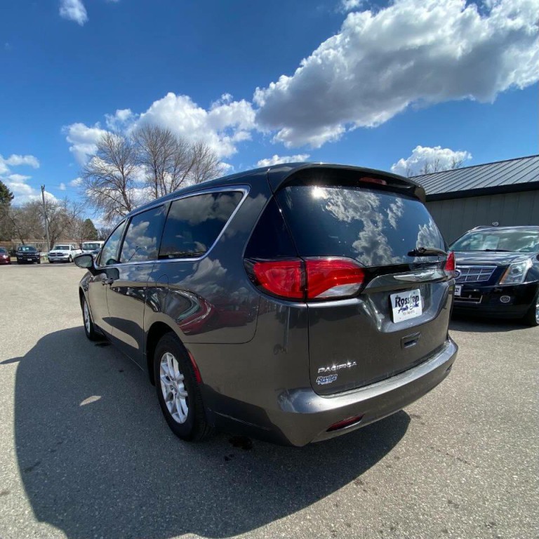 2017 Chrysler Pacifica Image 9
