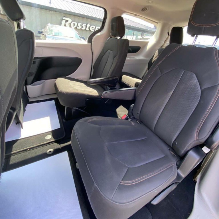 2017 Chrysler Pacifica Image 14