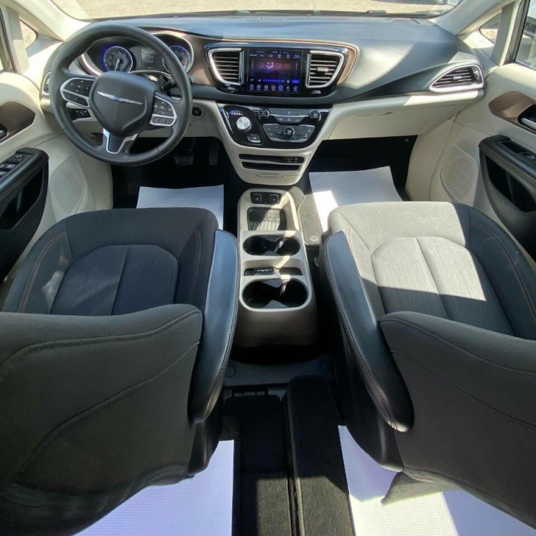 2017 Chrysler Pacifica Image 15