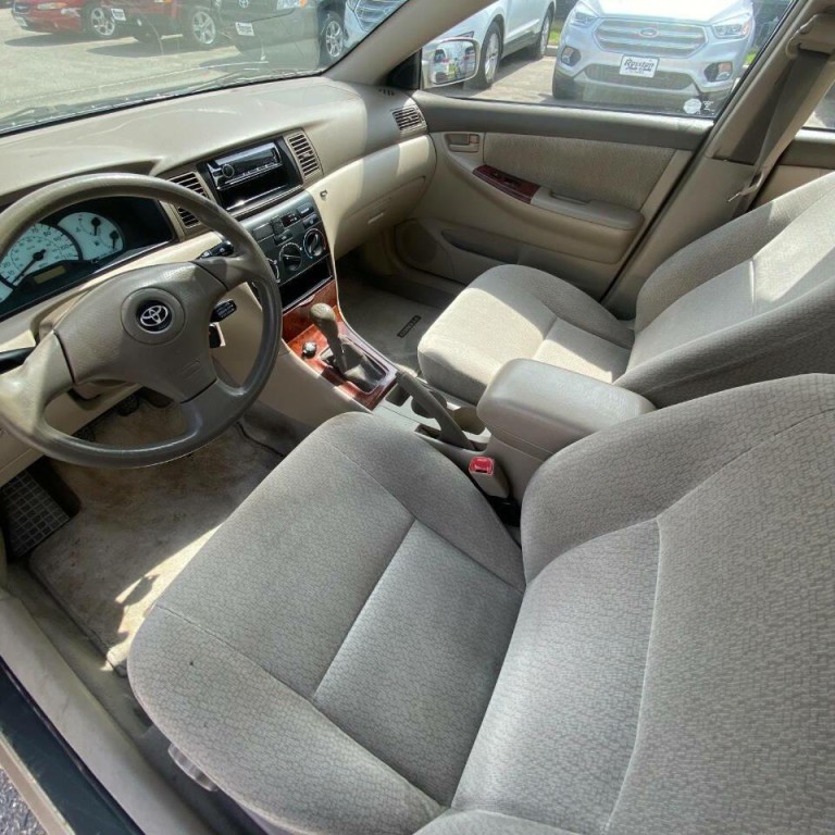 2004 Toyota Corolla Image 12