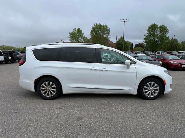 2018 Chrysler Pacifica Image 5