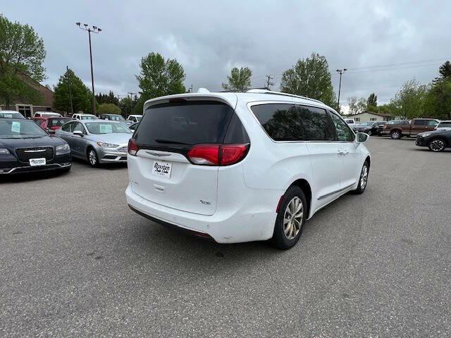 2018 Chrysler Pacifica Image 6
