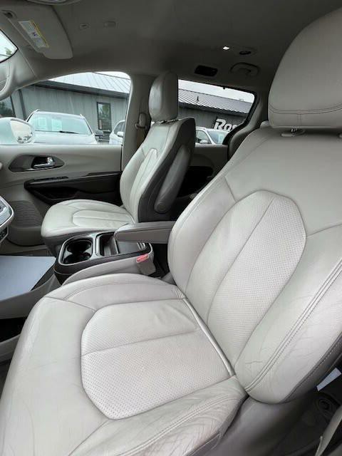 2018 Chrysler Pacifica Image 9