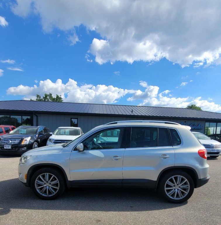 2010 Volkswagen Tiguan Image 2